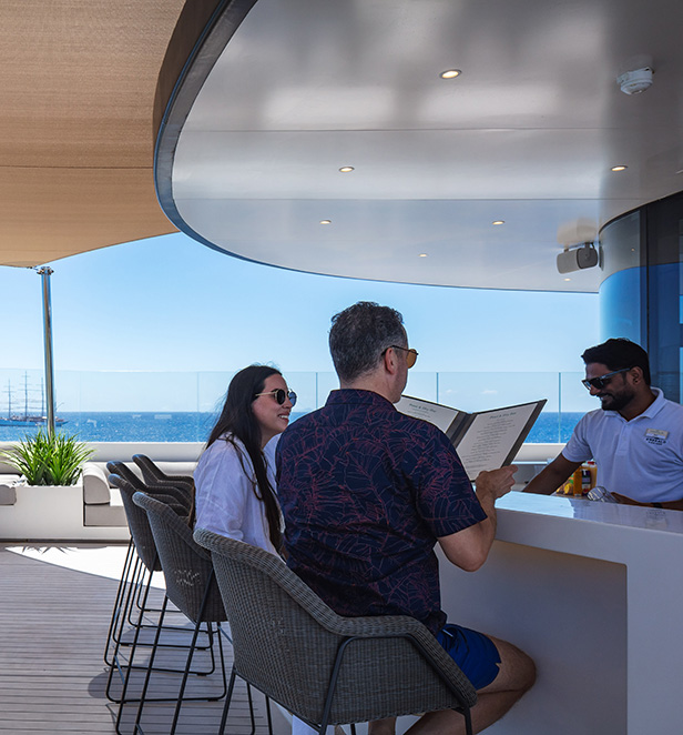 Emerald Sakara guests at the bar