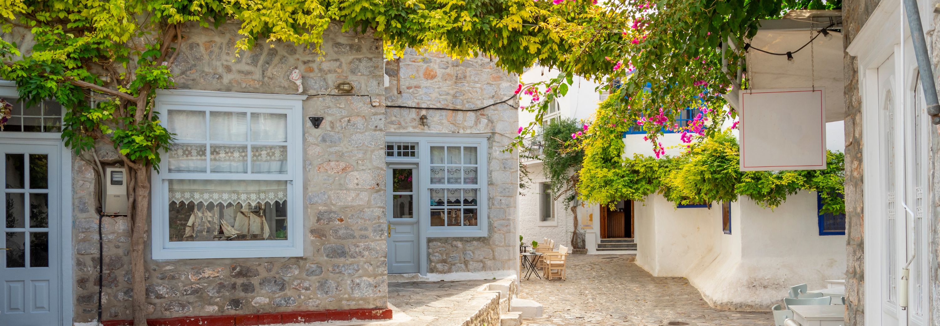 Discover peaceful laneways on Hydra Island