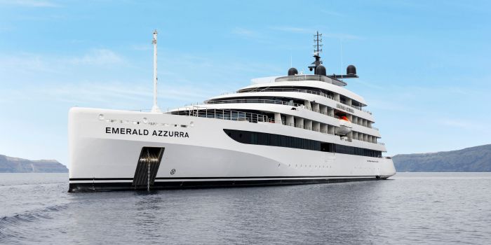 Emerald Azzurra in Santorini, Greece